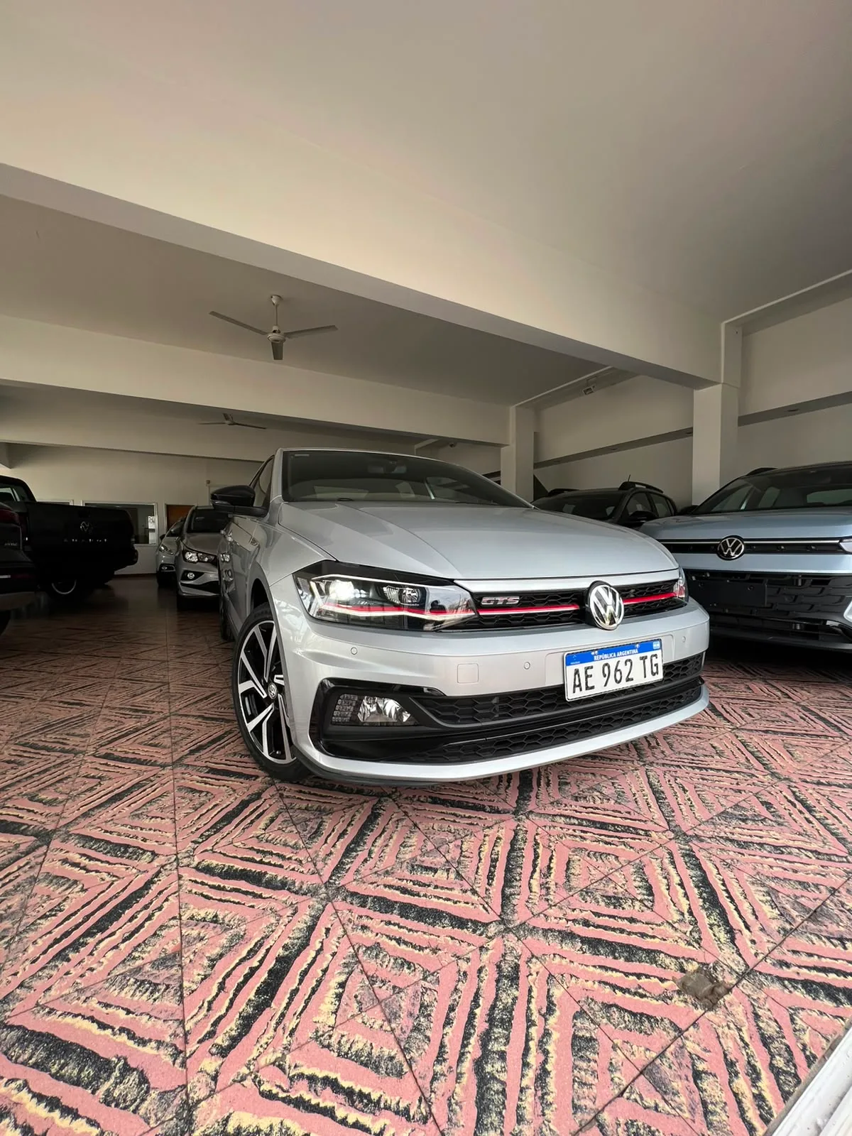 Volkswagen Virtus GTS 1.4T 2021, usado, foto 1 de 18